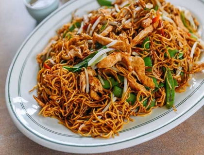  CHICKEN CHOW MEIN 